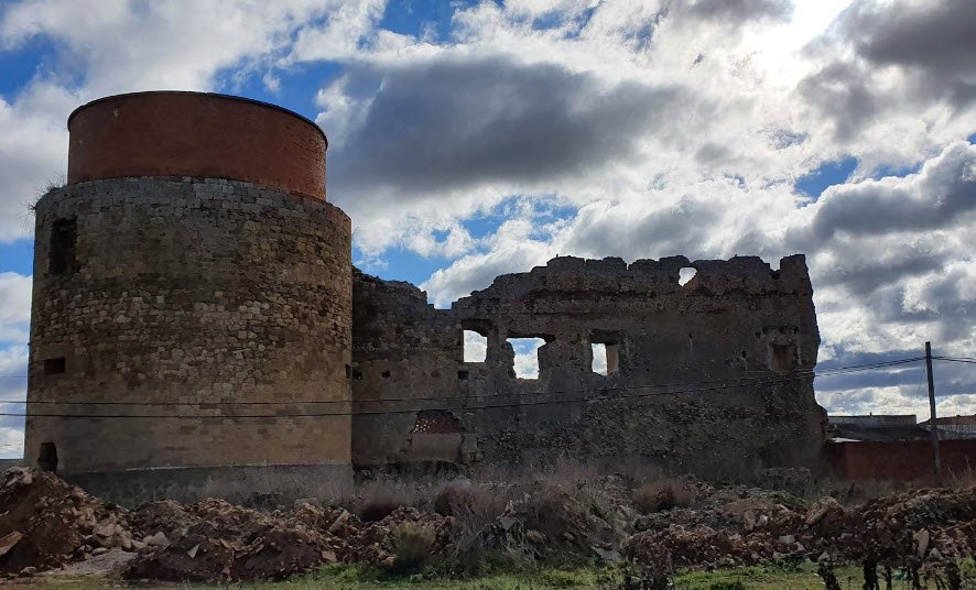 Castillo de los Velasco o Palacio de los Condestables de Castilla (en ruinas), Spain